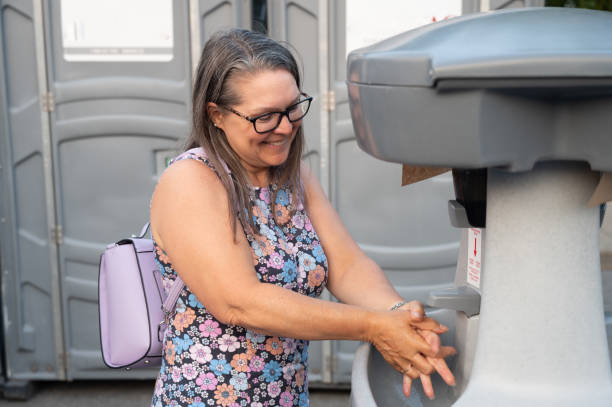 Best Portable bathroom rental  in Fenton, MI
